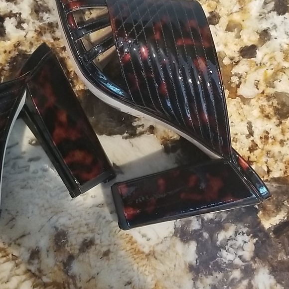 BRAND NEW TORY BURCH SHOES SIZE 9.5 - Picture 3 of 5